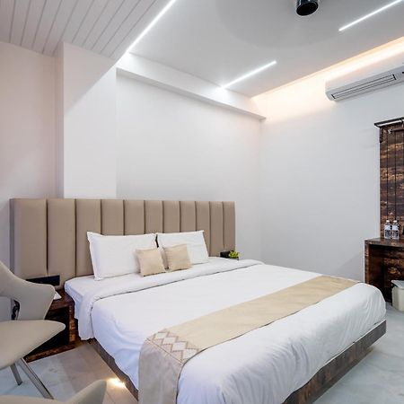 Hotel Darshan Executive Tuljapur ภายนอก รูปภาพ