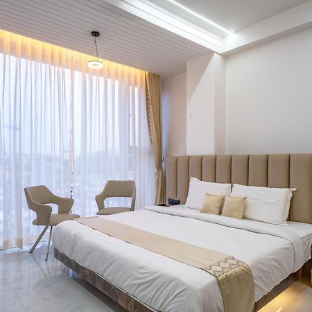 Hotel Darshan Executive Tuljapur ภายนอก รูปภาพ