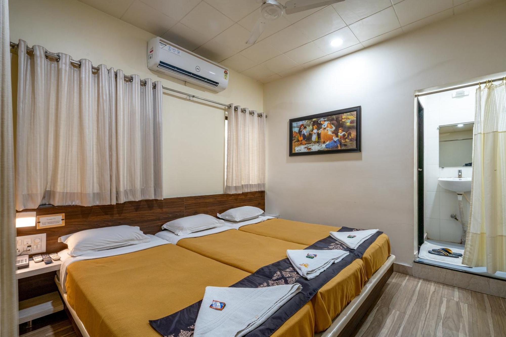 Hotel Darshan Executive Tuljapur ภายนอก รูปภาพ
