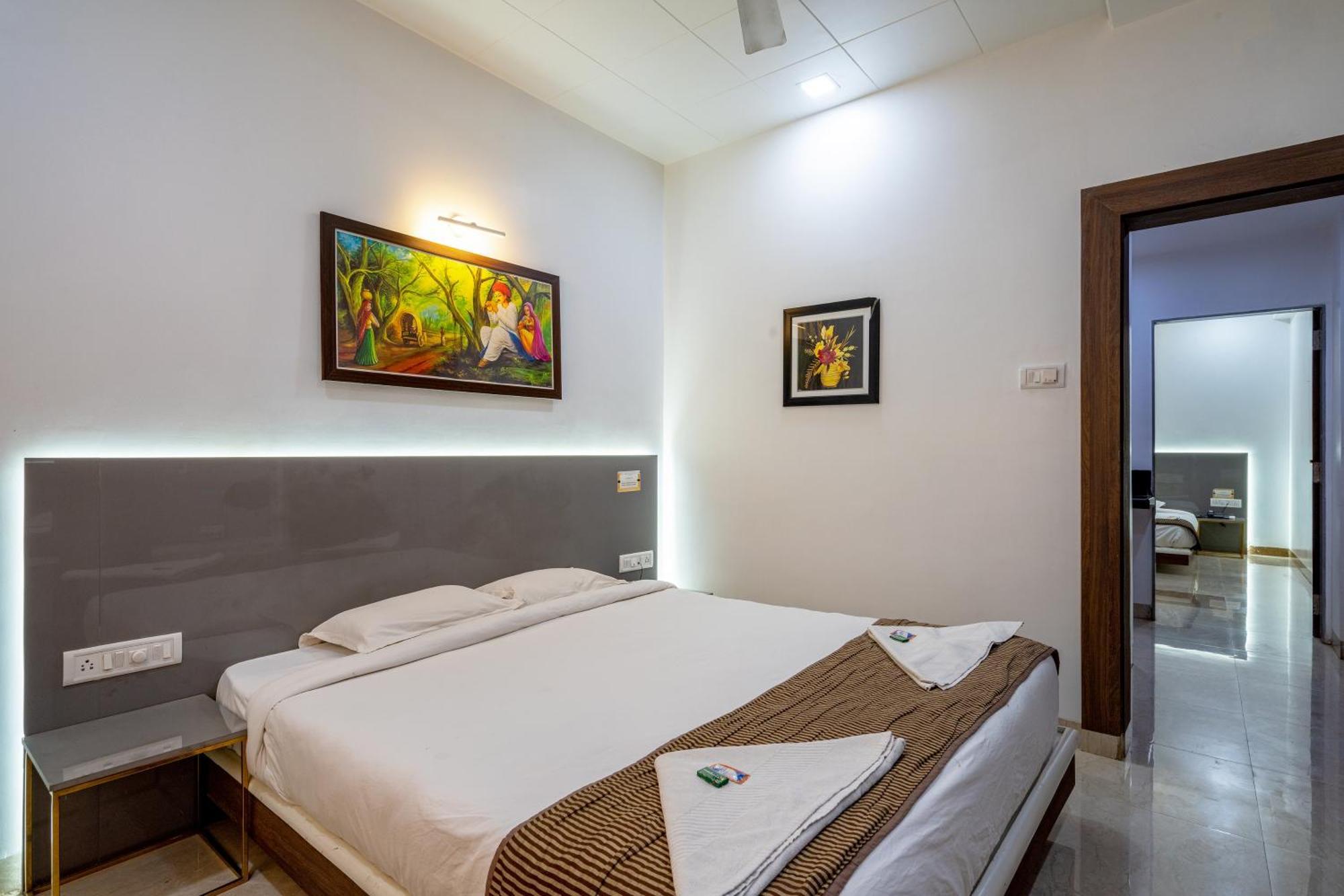 Hotel Darshan Executive Tuljapur ภายนอก รูปภาพ