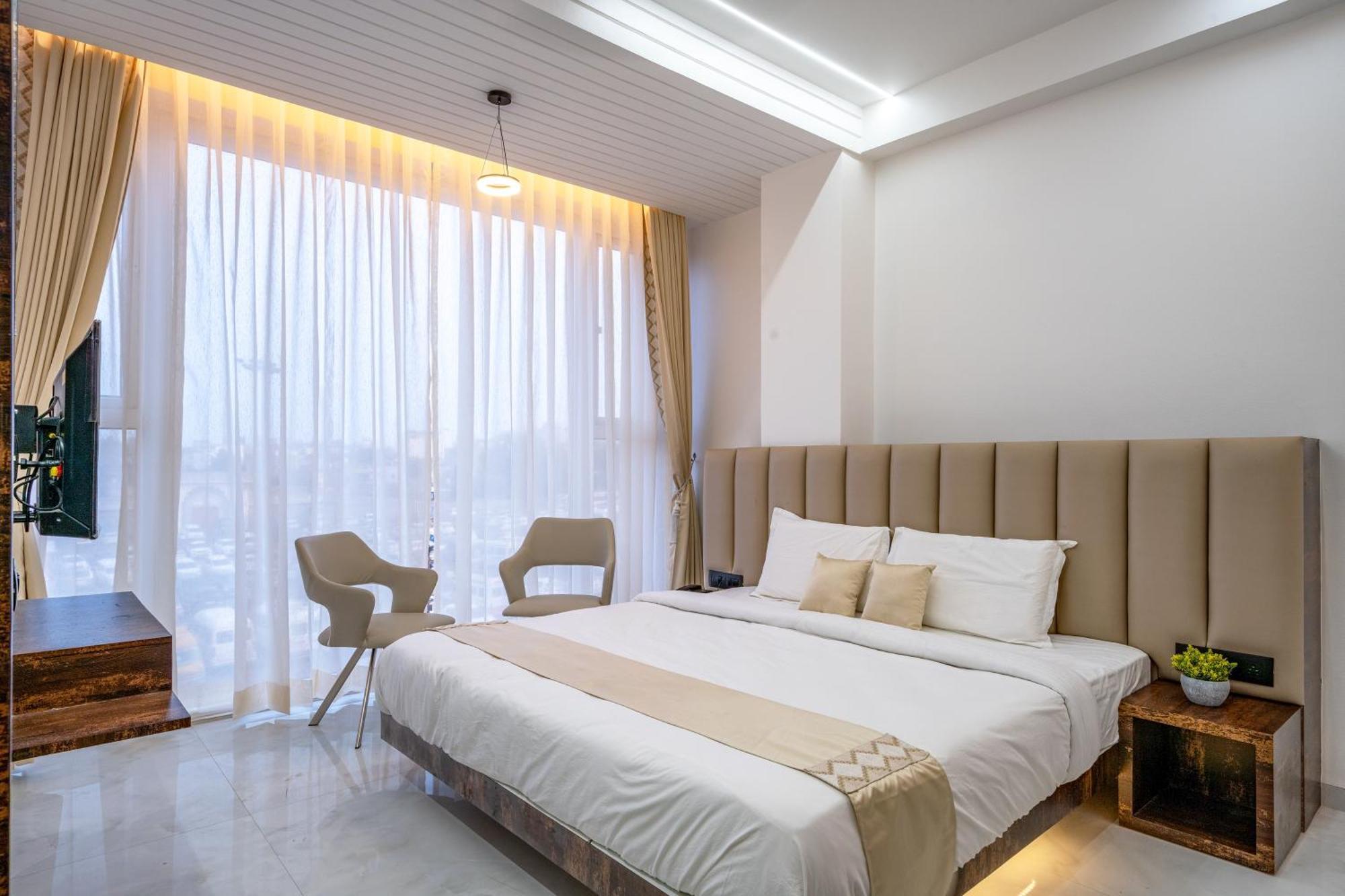Hotel Darshan Executive Tuljapur ภายนอก รูปภาพ