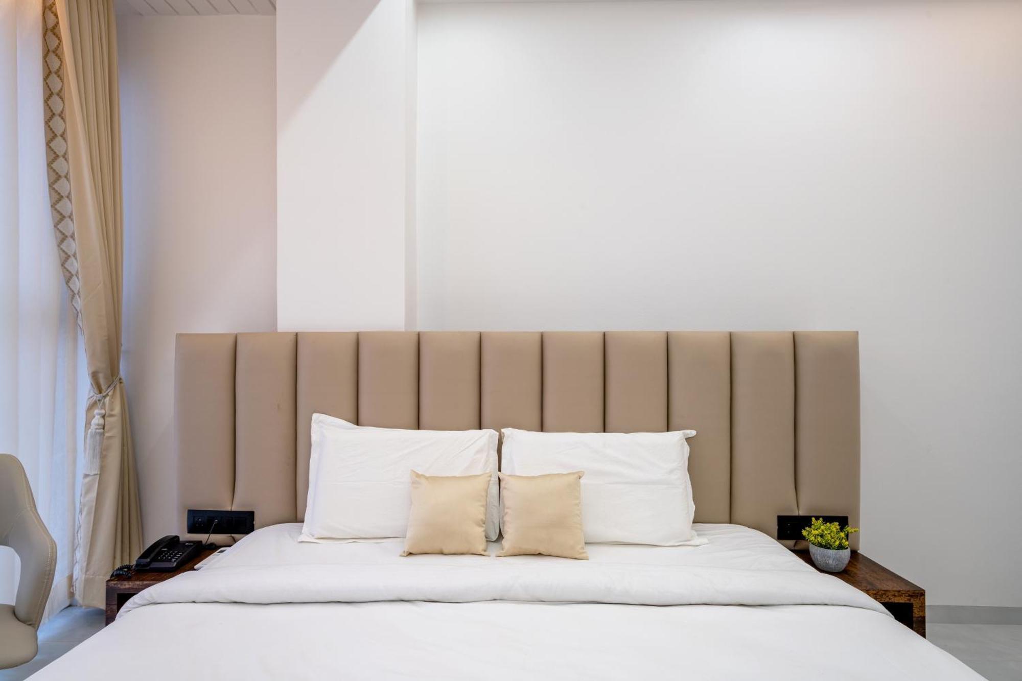 Hotel Darshan Executive Tuljapur ภายนอก รูปภาพ
