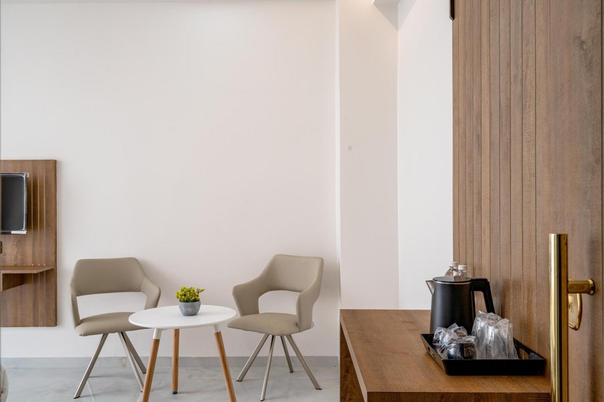 Hotel Darshan Executive Tuljapur ภายนอก รูปภาพ
