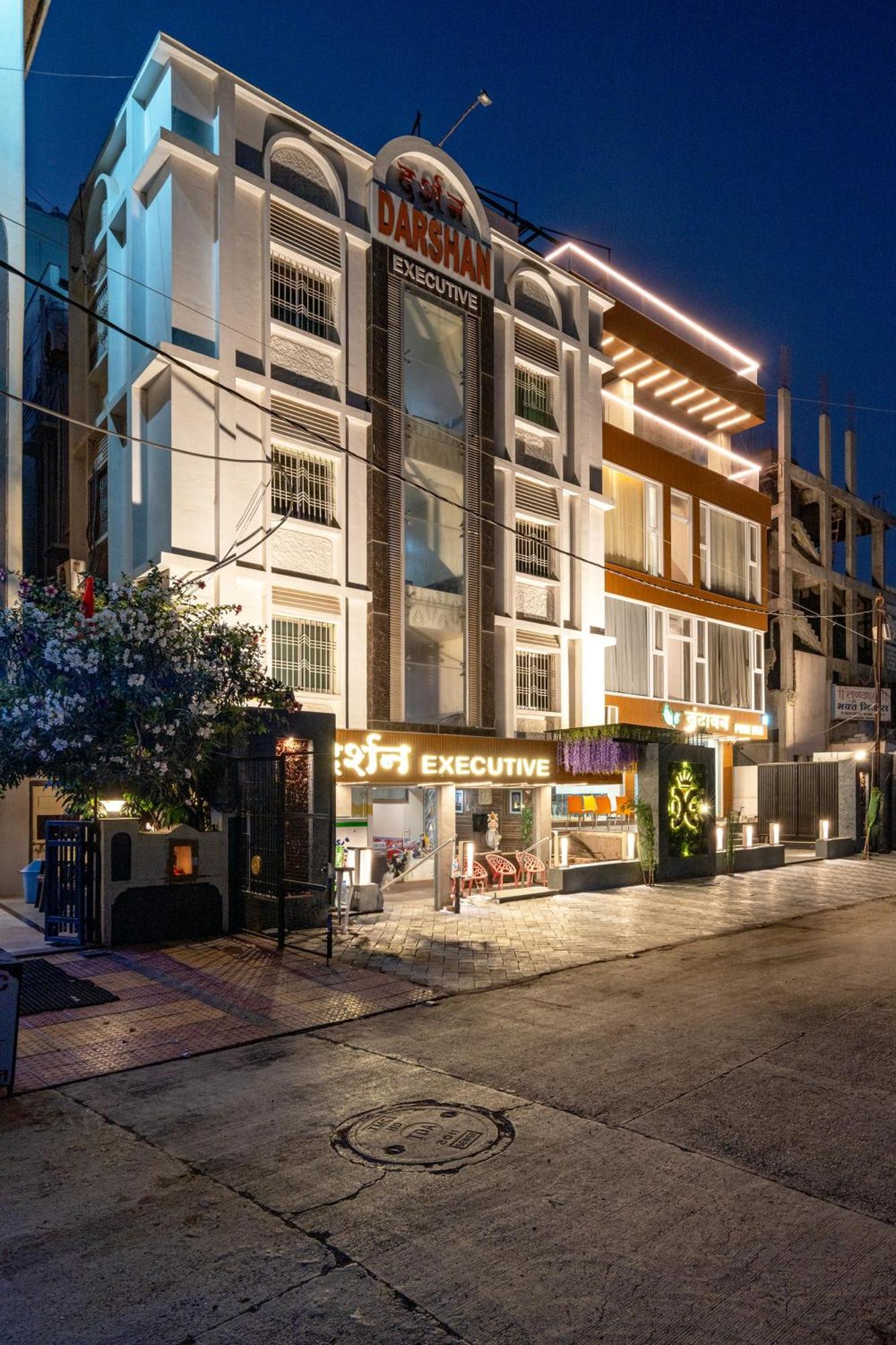 Hotel Darshan Executive Tuljapur ภายนอก รูปภาพ