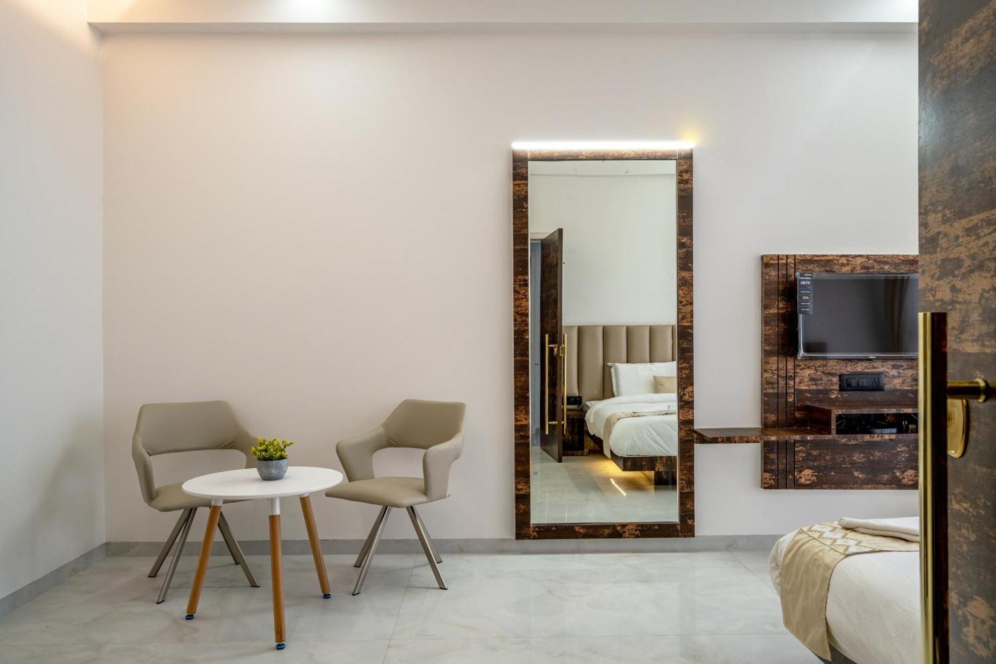 Hotel Darshan Executive Tuljapur ภายนอก รูปภาพ