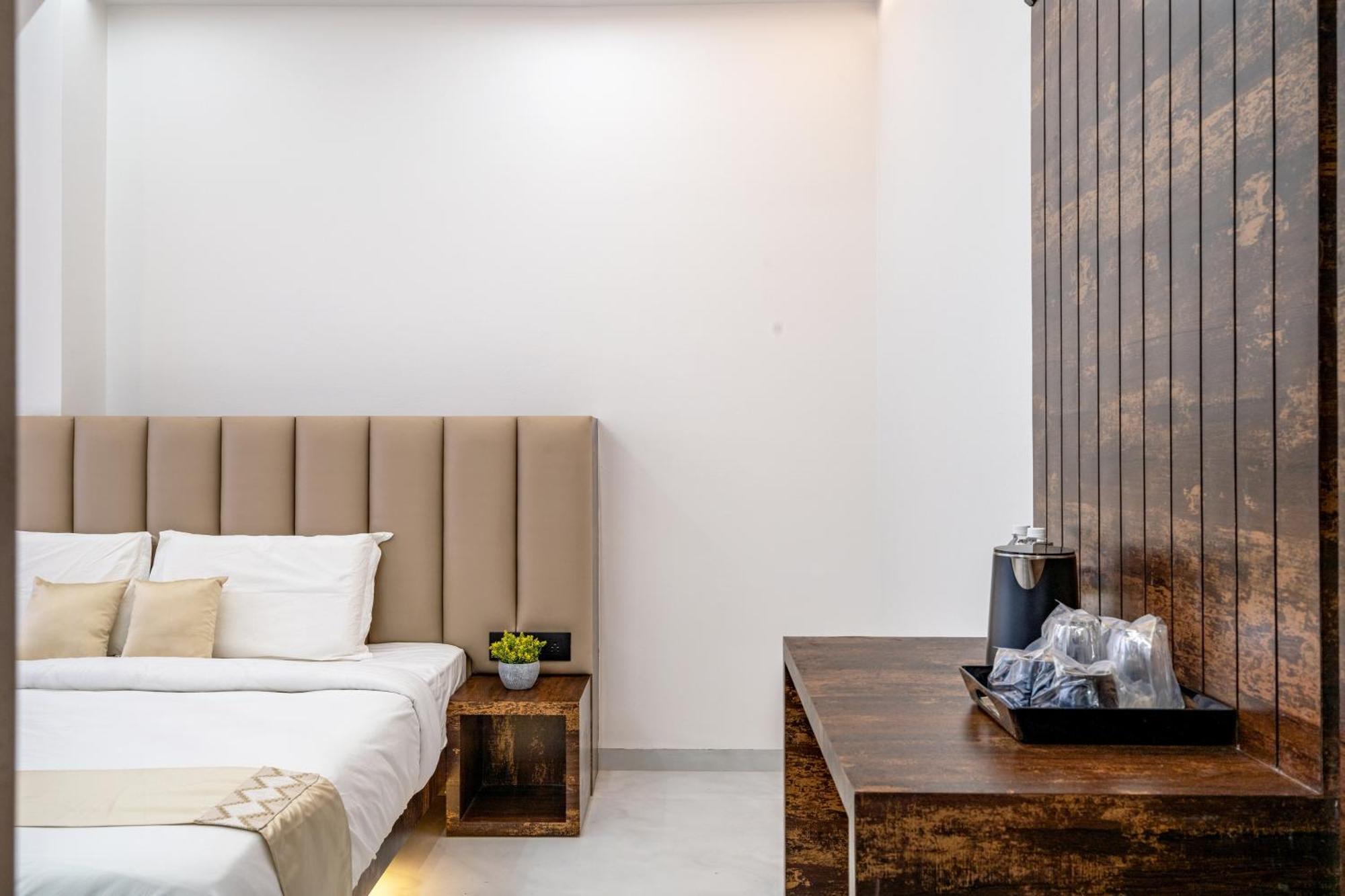 Hotel Darshan Executive Tuljapur ภายนอก รูปภาพ
