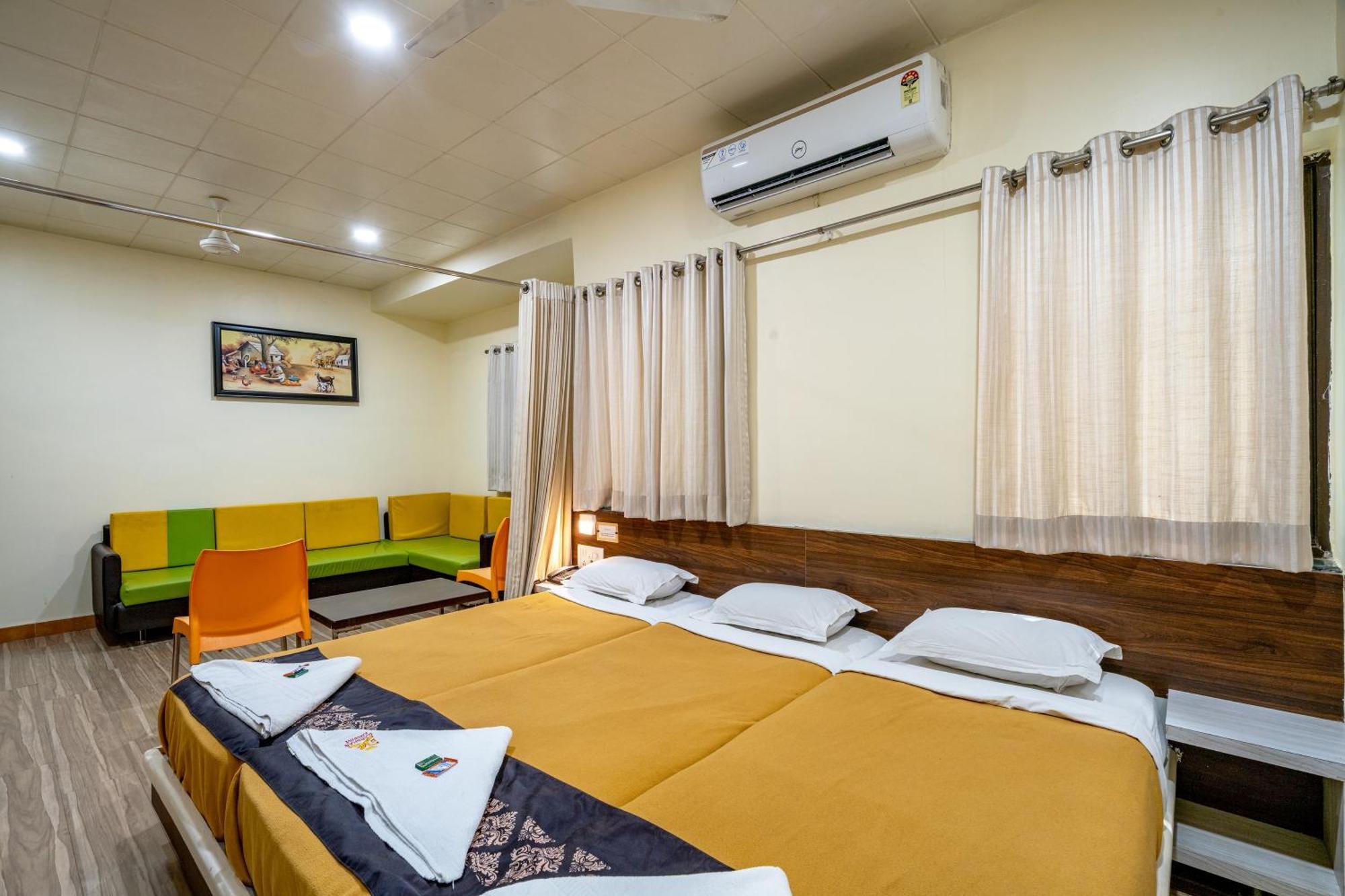 Hotel Darshan Executive Tuljapur ภายนอก รูปภาพ